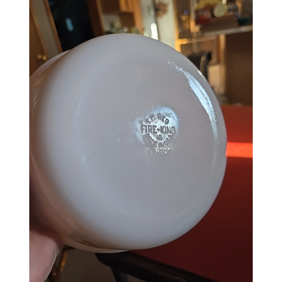 Vintage Fire King Anchor Hocking Wheat Pattern White Round Baking Dish Casserole - Picture 3 of 3